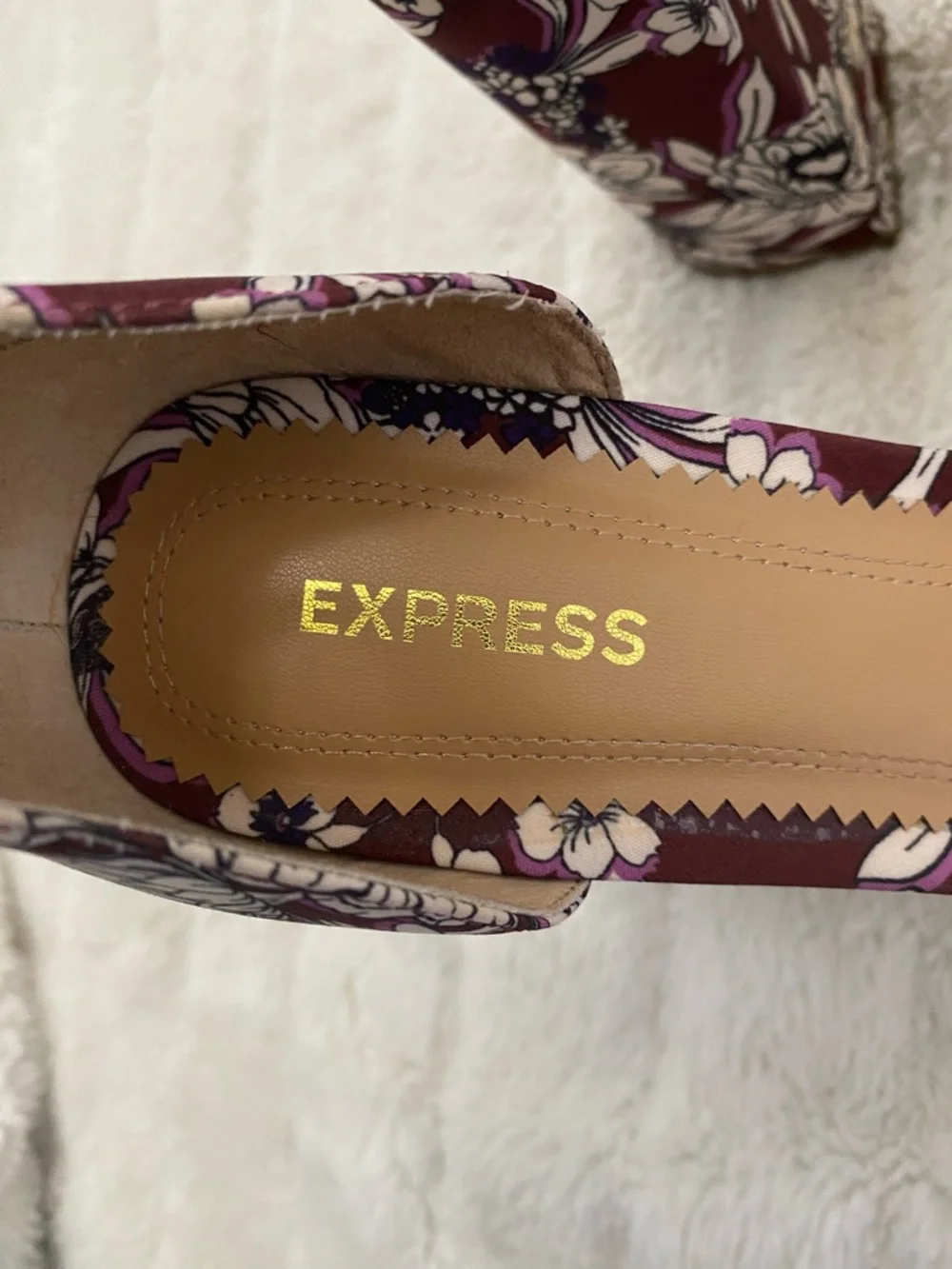 Express Platform Ankle-Strap Floral Heeled Sandals in Plum Size 7
